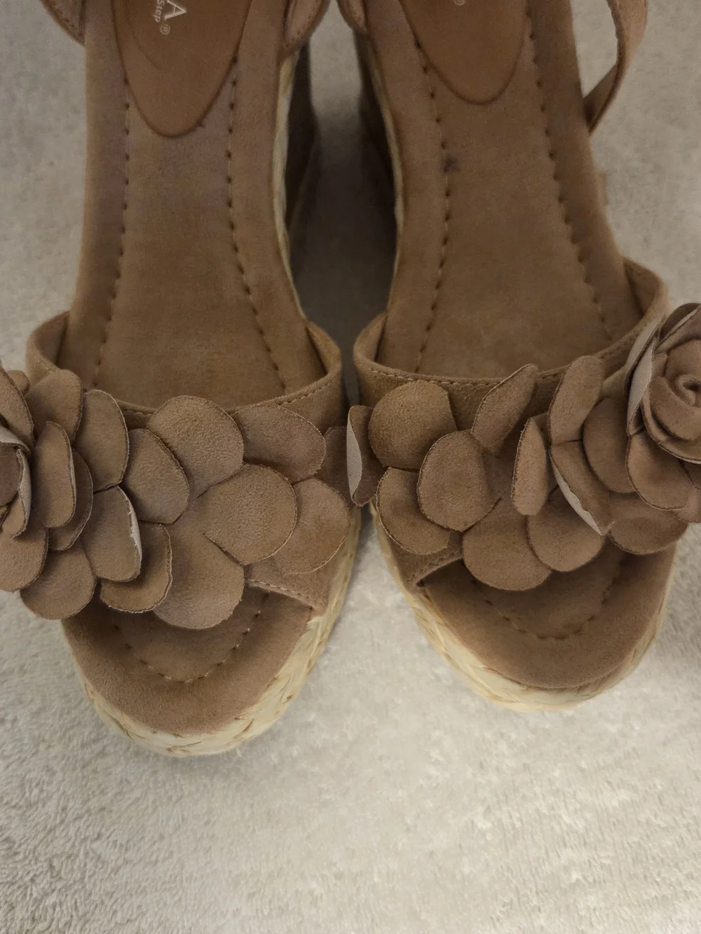 Wedge Sandals with Floral Detail - Tan